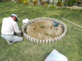 福岡県春日市の庭・ガーデン工事の工程写真。ガーデンルーム前に花壇・庭づくり。